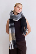 Arctic Fox - The Stockholm Scarf Check
